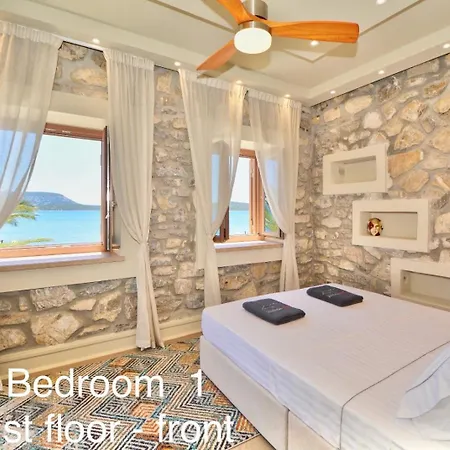 Villasonboard Rock Villa 3 Bed, 3 Bath, Jacuzzi, Seaside Ermioni Exterior photo