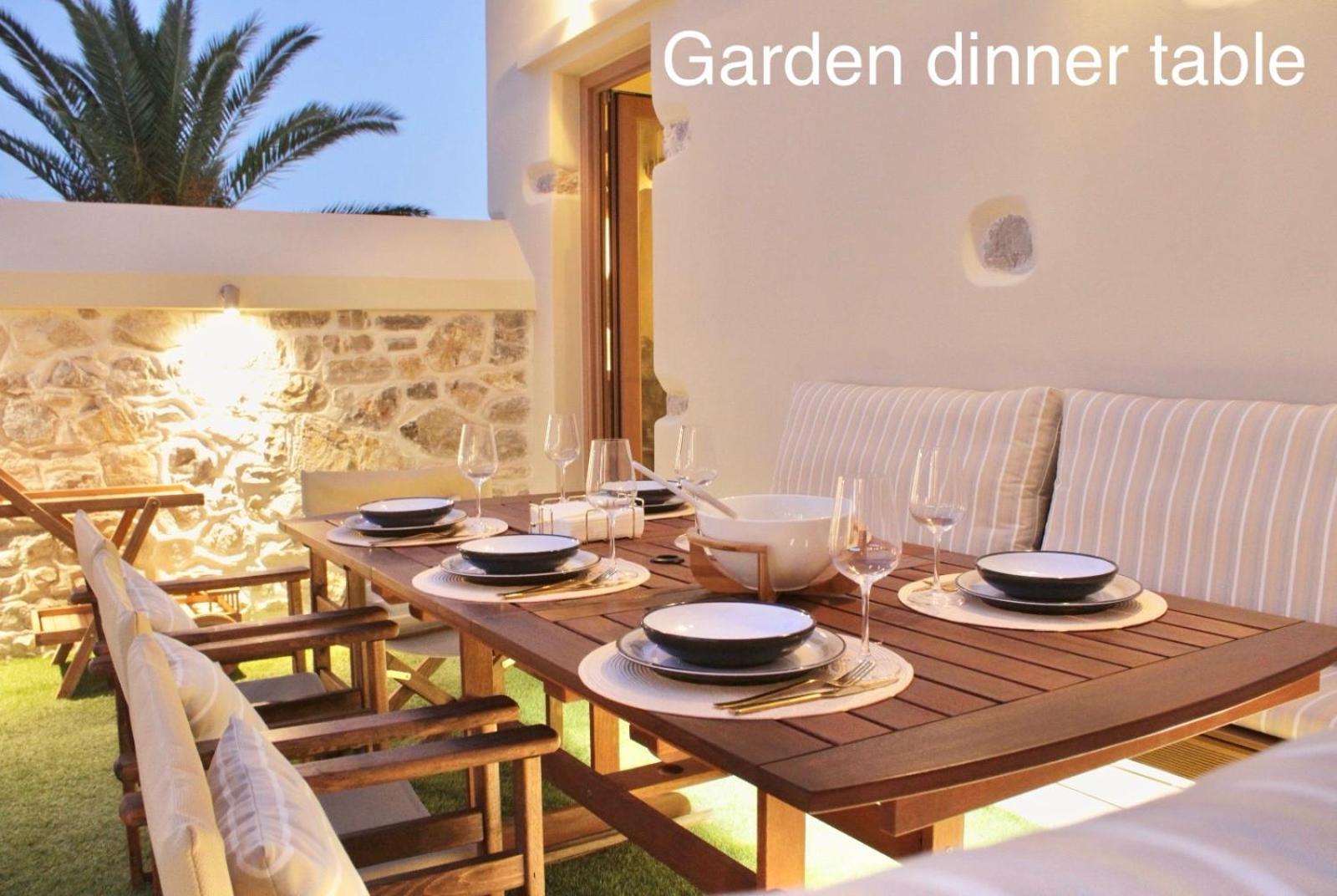 Villasonboard Rock 3 Bed, 3 Bath, Jacuzzi, Seaside Villa *