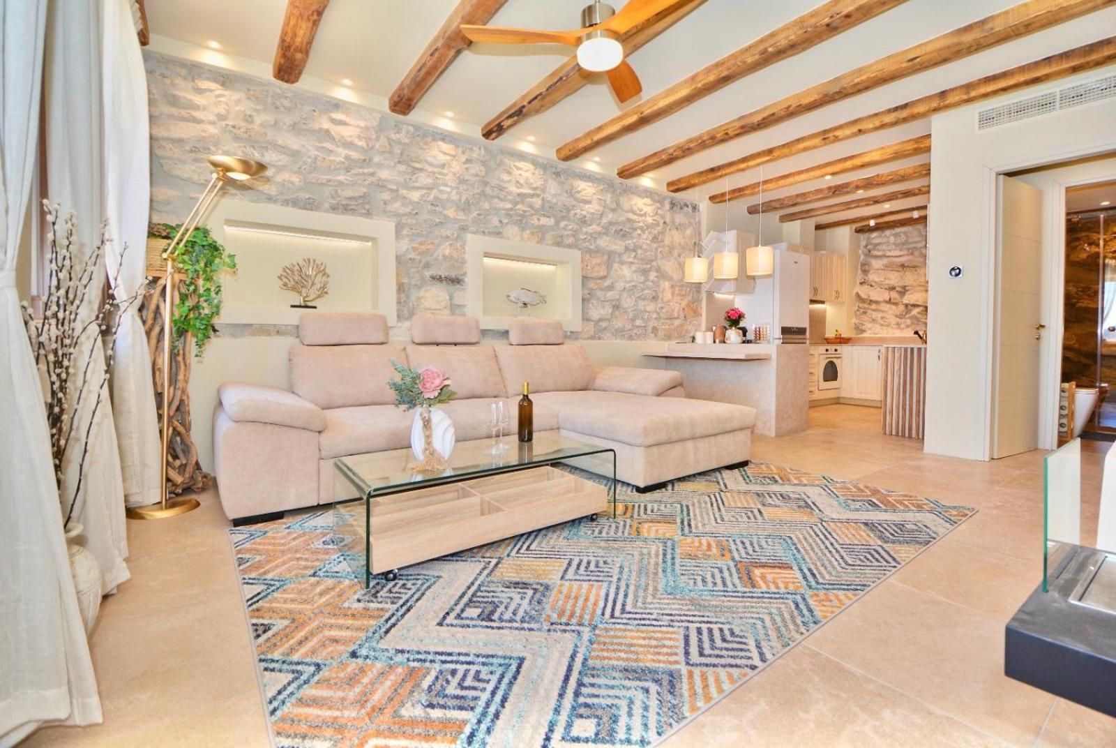 Villasonboard Rock 3 Bed, 3 Bath, Jacuzzi, Seaside Villa Ermioni